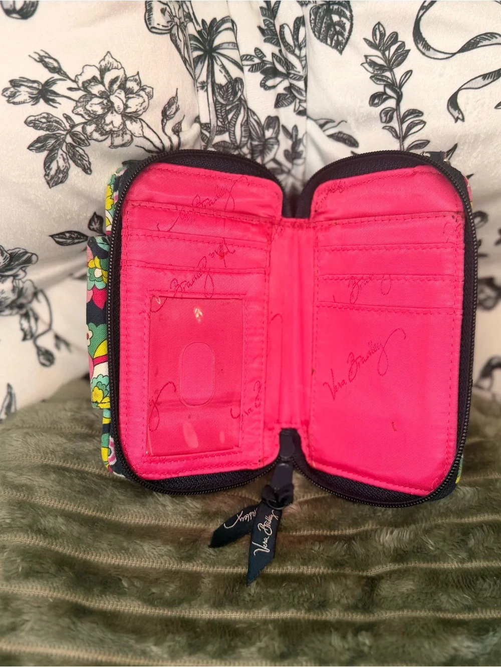 Vera Bradley Floral Zip Around Wristlet Wallet Card Holder